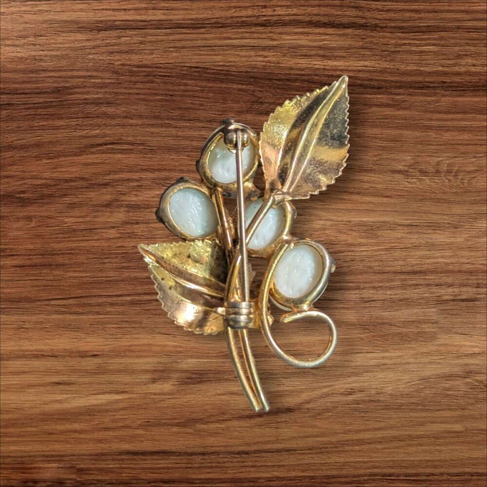 Vintage Egyptian Revival White Scarab Beetle Brooch Pin Gold Plated‎ Leaf Design